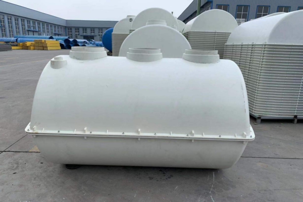 三格玻璃鋼化糞池使用時的注意事項(xiàng)